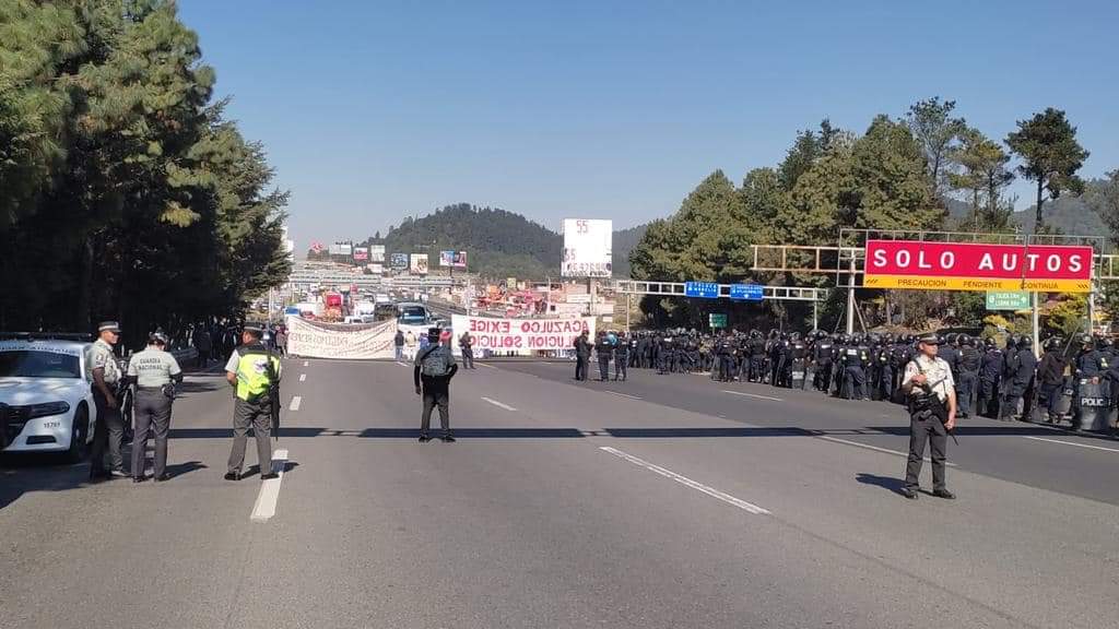 Bloqueada la México-Toluca por comuneros de Ocoyoacac; hay caos&nbsp;vial