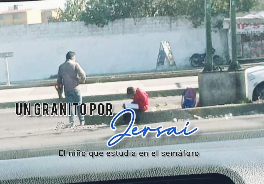 HISTORIAS: El niño que estudia en los semáforos de&nbsp;Toluca