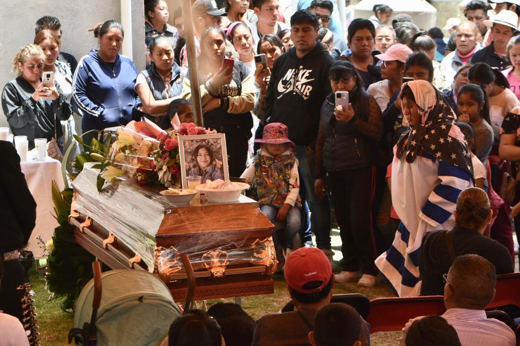 Crónica: ‘Descansa mi amor’; el baile de chinelos de Alexa, las canciones de Axel y el feminicidio de Ameyali en&nbsp;Tianguistenco