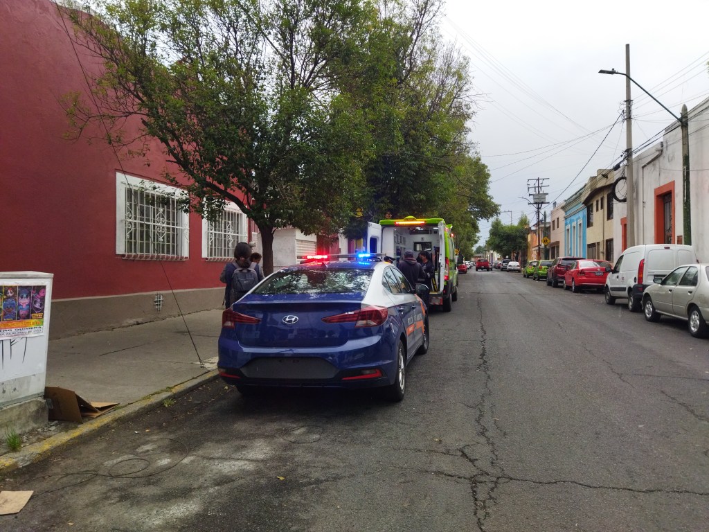 Motorratones le roban celular a pasajera lesionada en accidente en&nbsp;Toluca