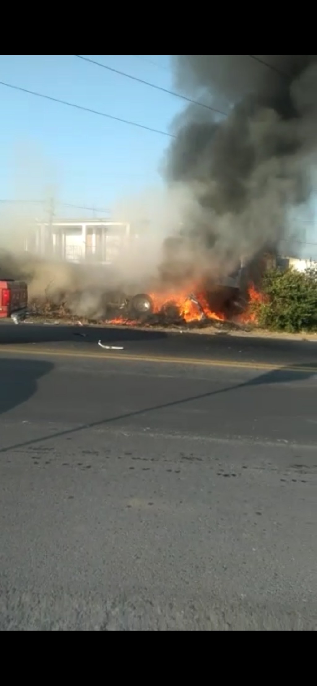 TRAGEDIA: Muere persona calcinada en choque de tráiler en la Toluca-Zitácuaro