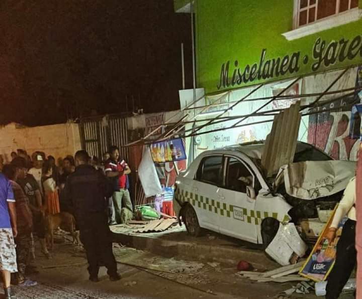 F@llece ciclista atropellado por un taxista en presunto estado de ebriedad en Zinacantepec; la bici quedó en los cables de&nbsp;luz