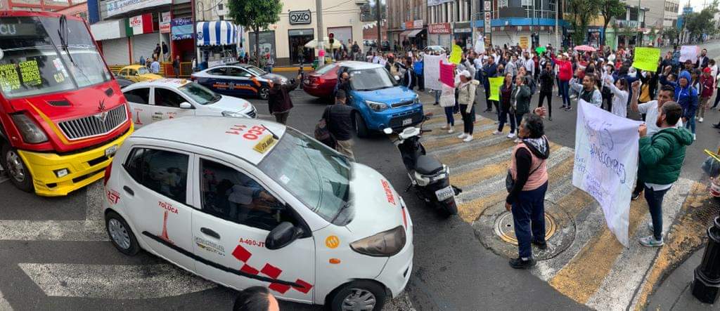 Maestros colapsan centro de&nbsp;Toluca
