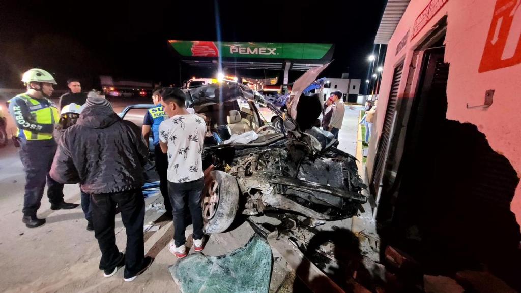 Vuelca camión de mudanzas e impacta camioneta en la Toluca-Ixtlahuaca