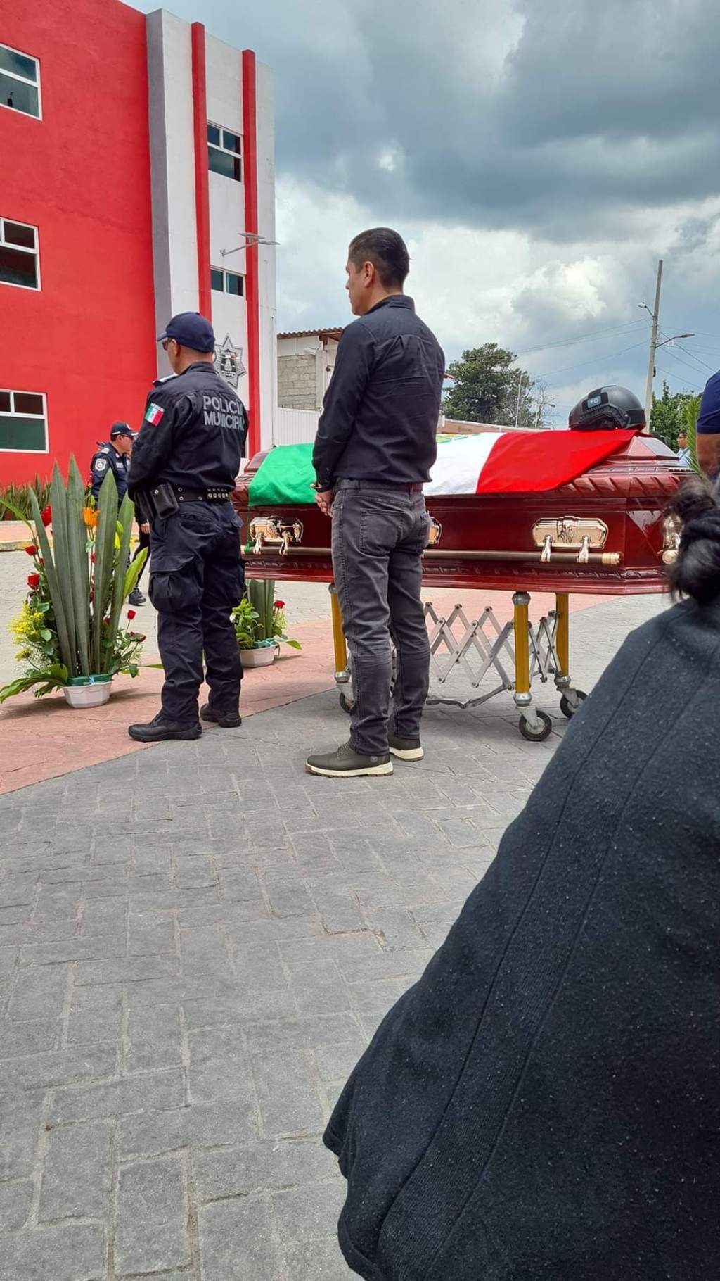 Rinden homenaje a policía @sesinado en enfrentamiento ocurrido en Villa&nbsp;Victoria