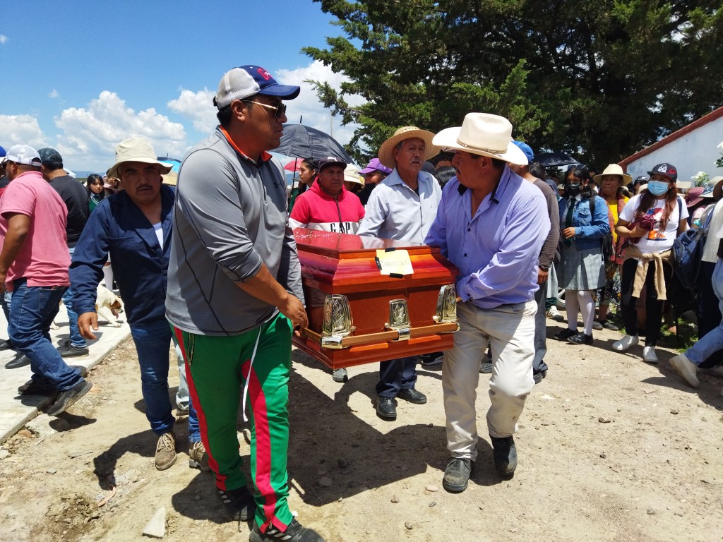 HISTORIAS: Sepultan a la familia Ramírez, las víctimas colaterales del ataque en la Central de Abastos de&nbsp;#Toluca