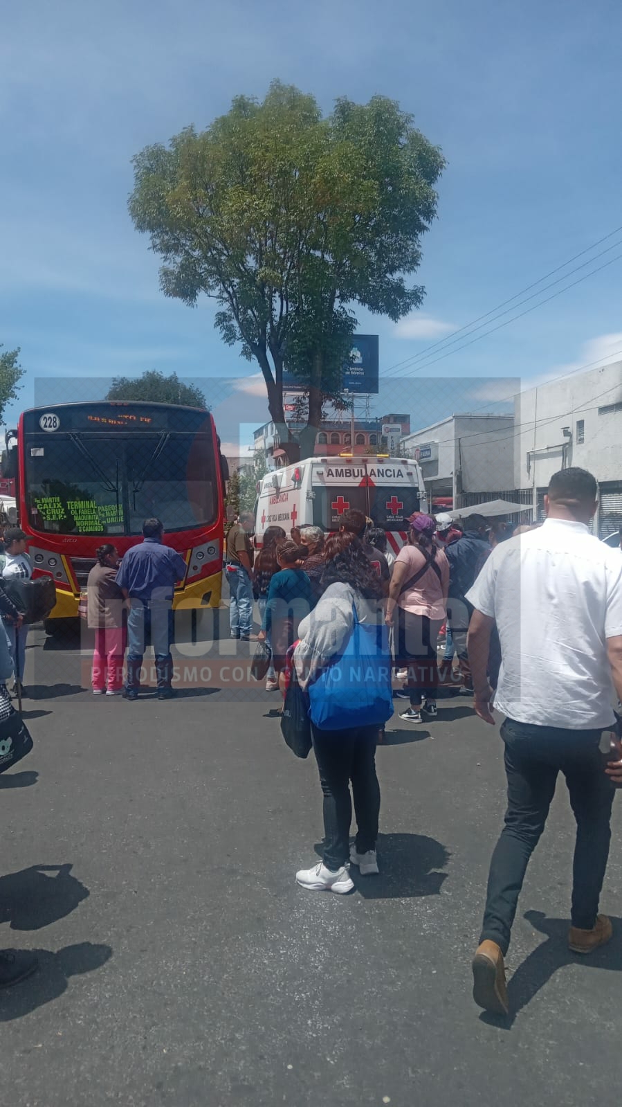FR #Urgente: Camión de transporte público atropella a mujer con su bebé en zona terminal de Toluca; la mamá&nbsp;falleció