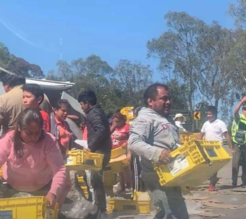 Rapiñaron refacciones en&nbsp;volcadura