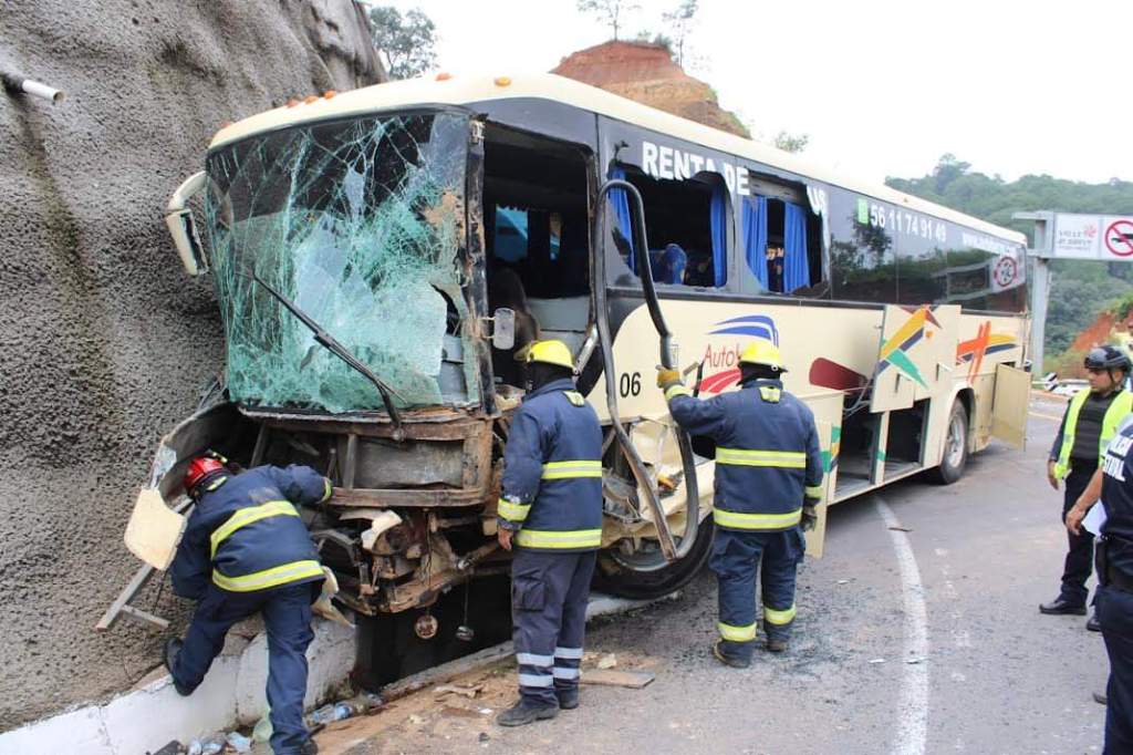 Choca autobús con israelís a bordo en la Toluca-Valle de&nbsp;Bravo