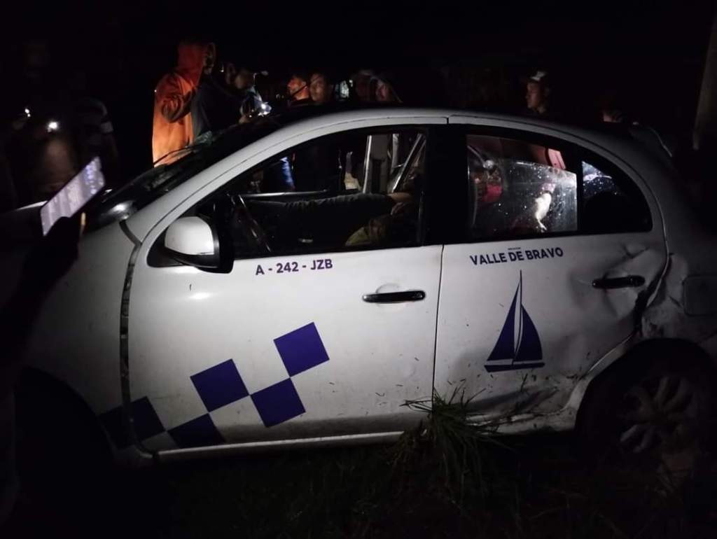 Choque de taxi deja al chofer y su pasajero en&nbsp;#ValleDeBravo