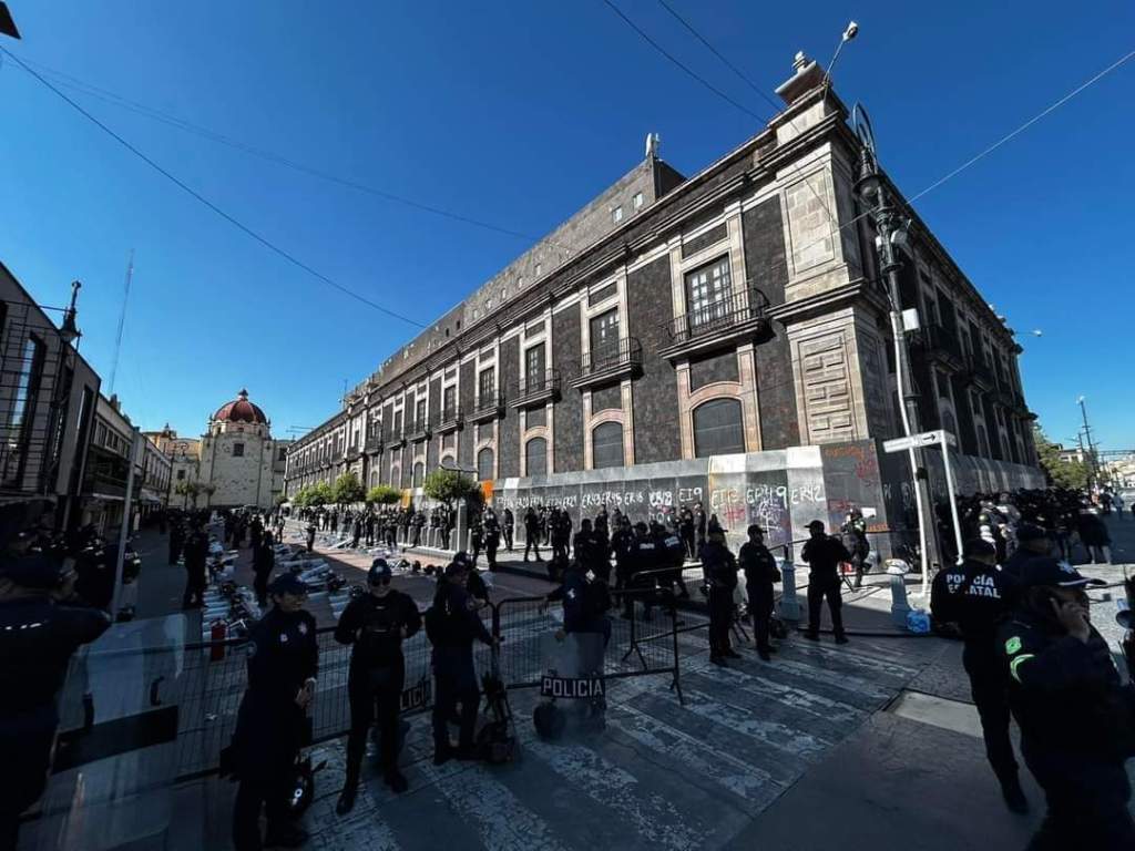 Blindan centro de Toluca por manifestantes&nbsp;feministas