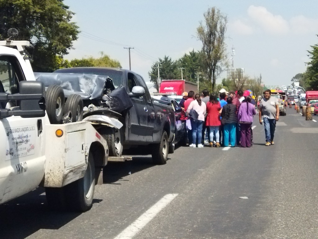 Provocan carambola y caos vial obras de bacheo en la Toluca&nbsp;Palmillas