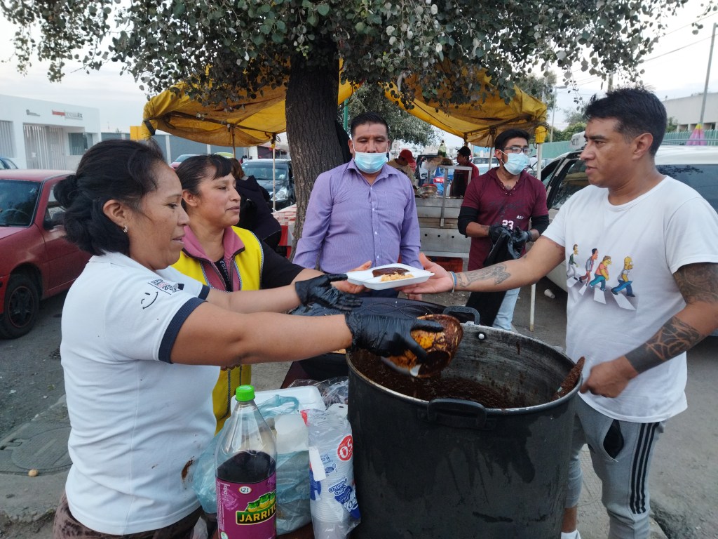 Los García y la ayuda afuera del&nbsp;hospital