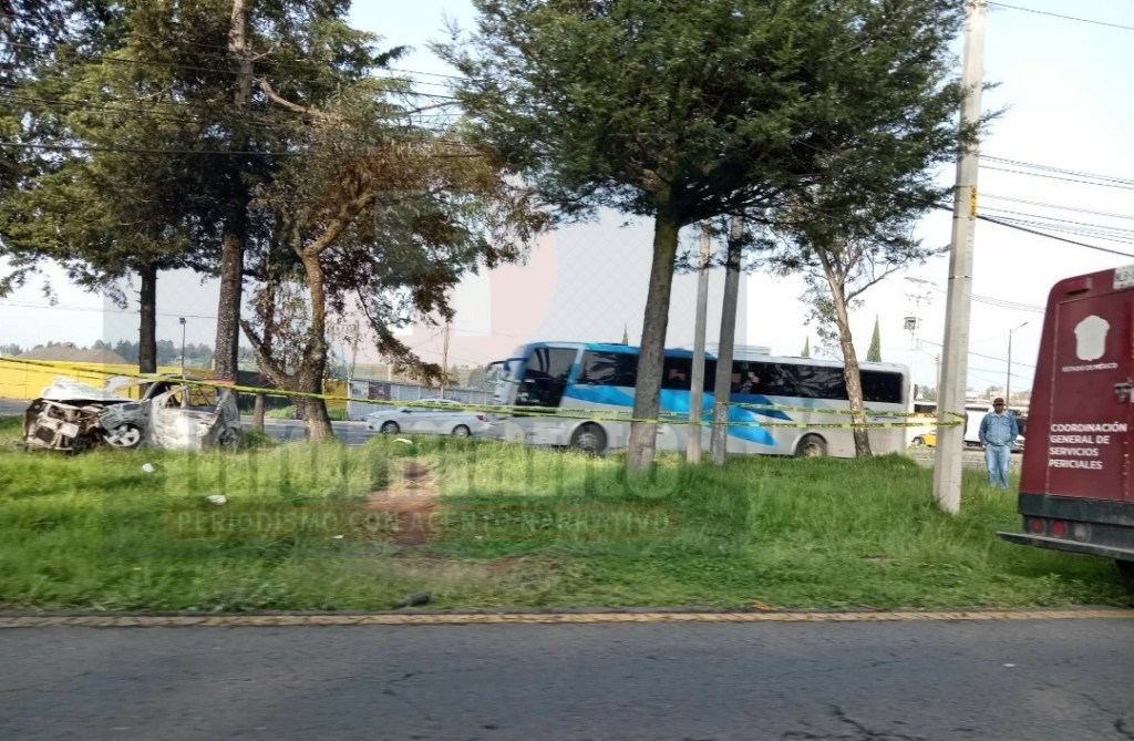 Mujer muere calcinada al interior de su vehículo en la Toluca-Palmillas