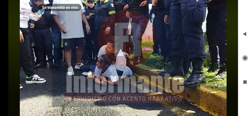 Con granaderos retiran bloqueo en Bulevar&nbsp;Aeropuerto