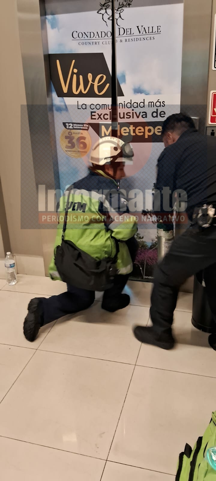 Chavos quedan atrapados por más de 40 minutos en elevador de plaza comercial de #Metepec tras&nbsp;apagón