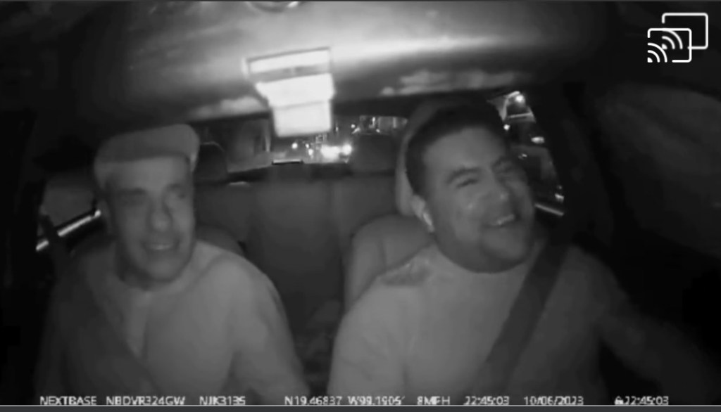 Presuntos ladrones se burlan de su víctima tras robarles su vehículo en #Naucalpan… No sabían que estaban siendo grabados por una&nbsp;cámara