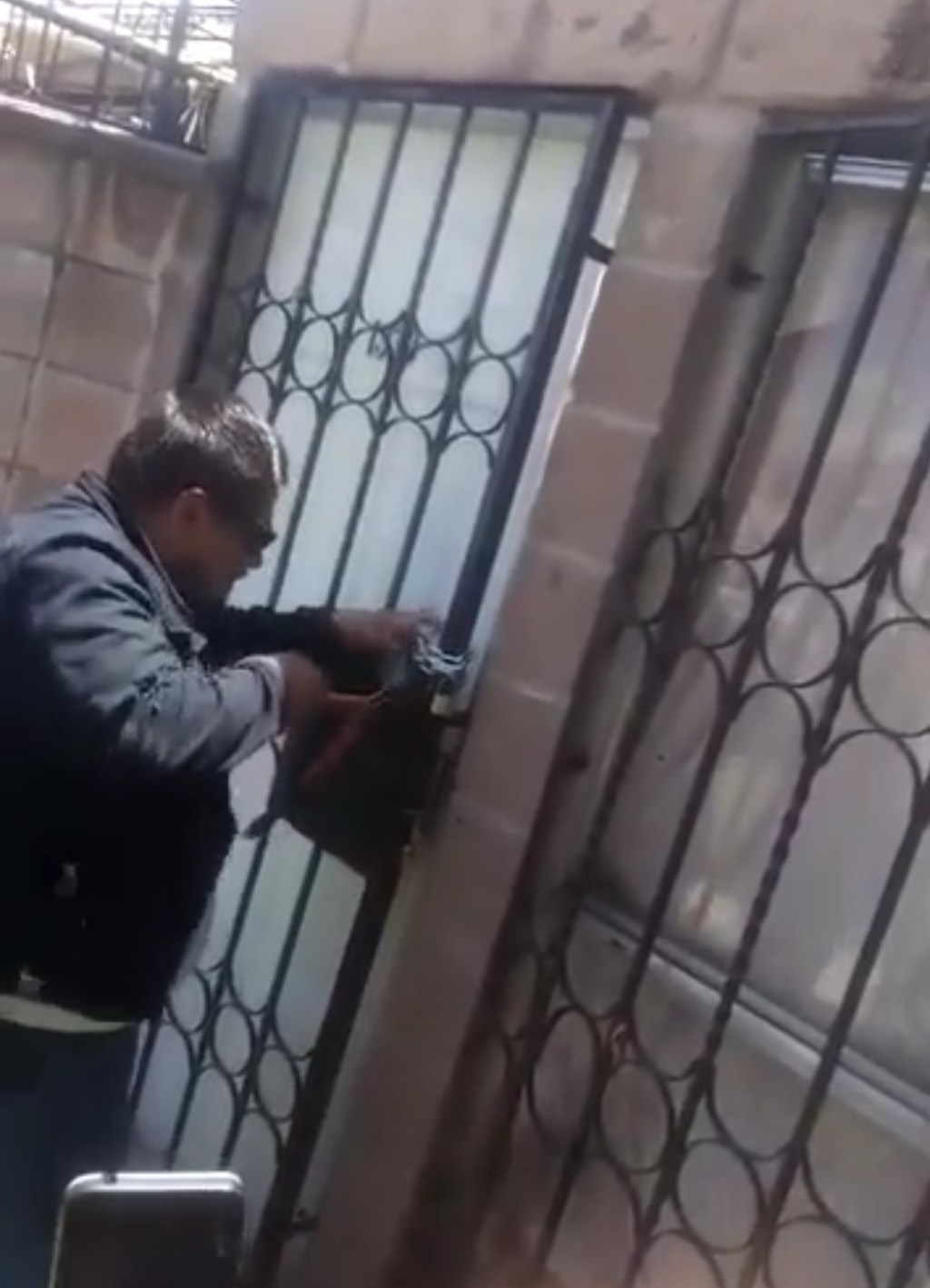 Presuntos paracaidistas que invaden casas en Geovillas el Nevado, así&nbsp;operan