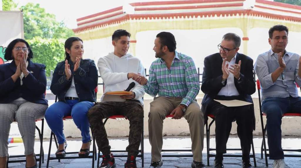 Alcalde de #Cuautitlán Aldo Ledezma lanza programa de internet gratuito en espacios&nbsp;públicos