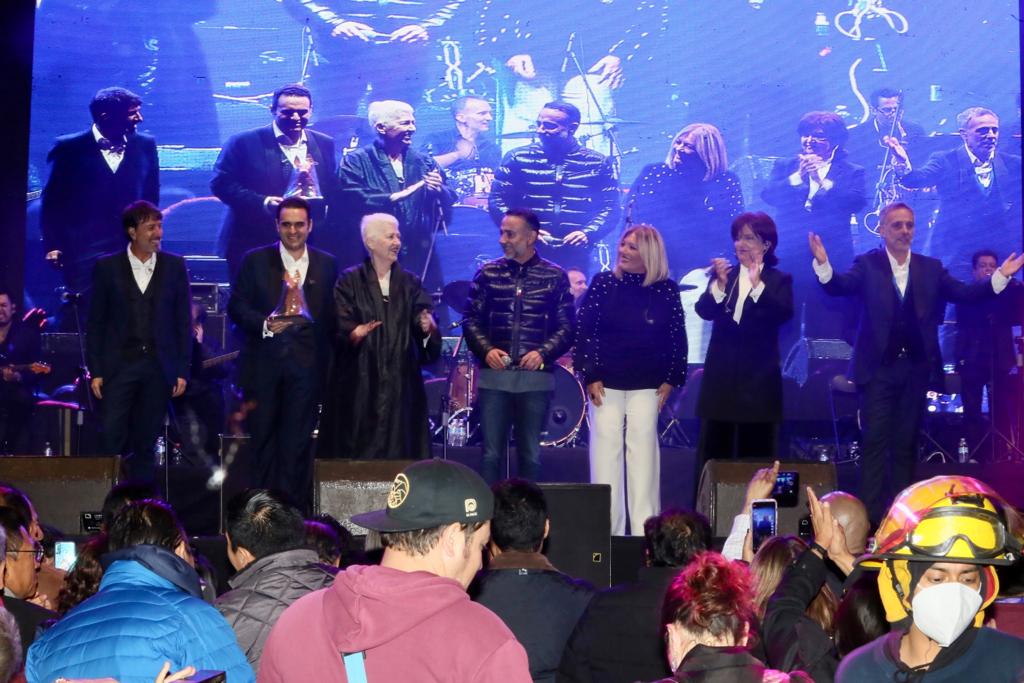 Espectacular concierto de #Mocedades en el cierre del Festival #Quimera de&nbsp;#Metepec