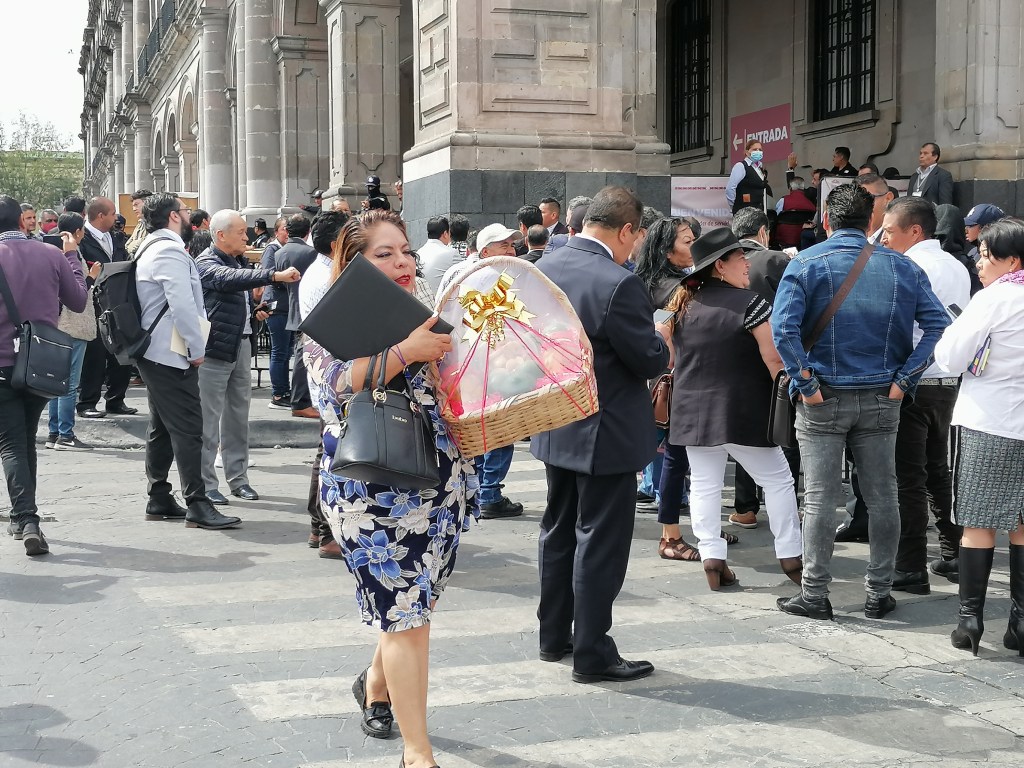 Día de audiencia… los regalos pa’ la gobernadora&nbsp;Delfina