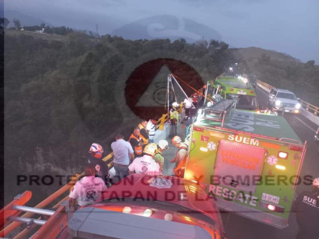 FR #ÚltimaHora: El c@dáver de una mujer sin identificar fue rescatado del Puente Calderón en el municipio de Ixtapan de la&nbsp;Sal.