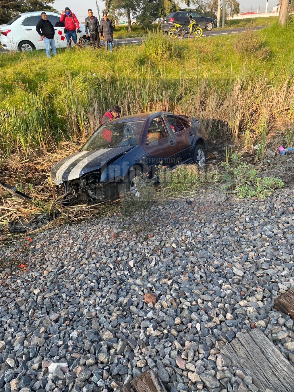 Familia se accidenta en la Toluca-Palmillas por esquivar camioneta de la&nbsp;CFE