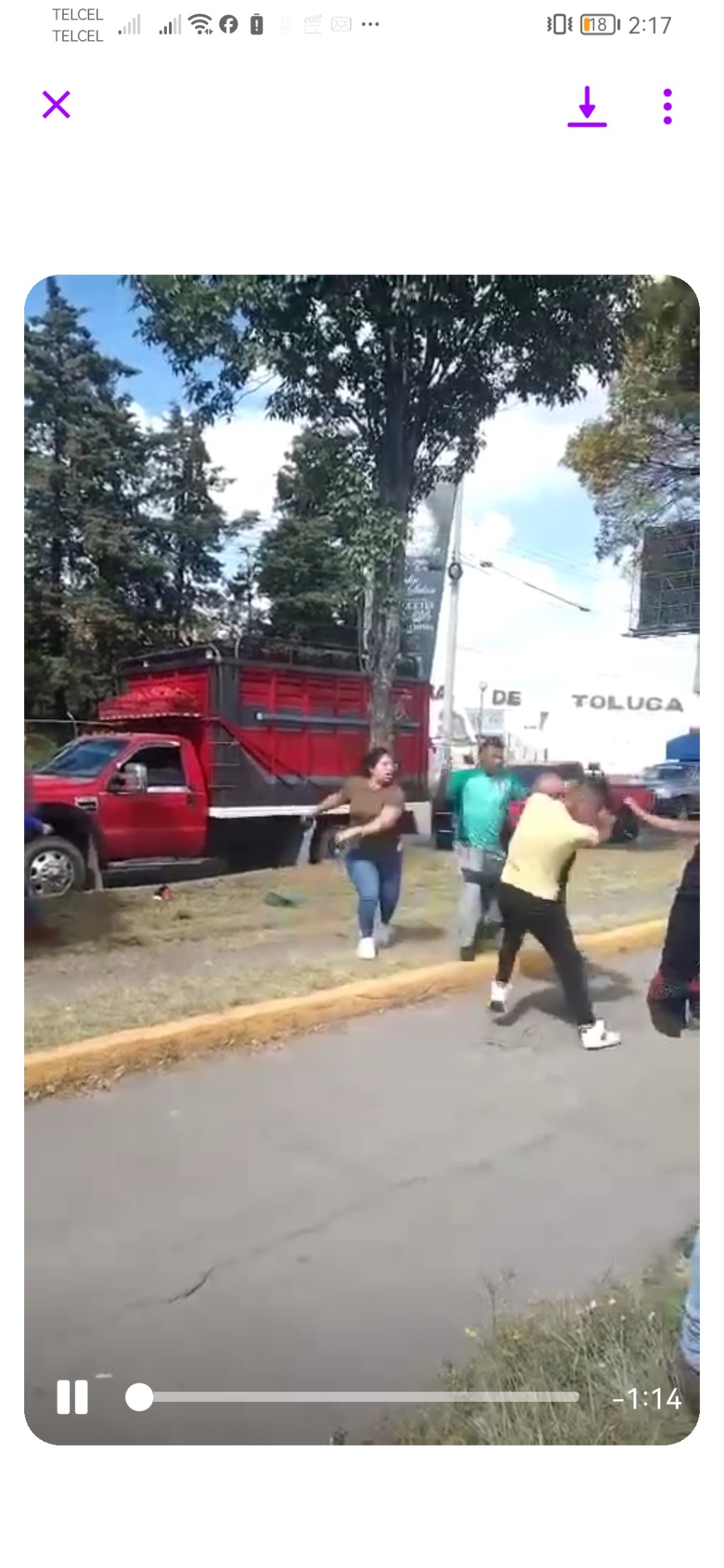 Se arma riña tras choque frente a Central de Abastos en&nbsp;#Toluca