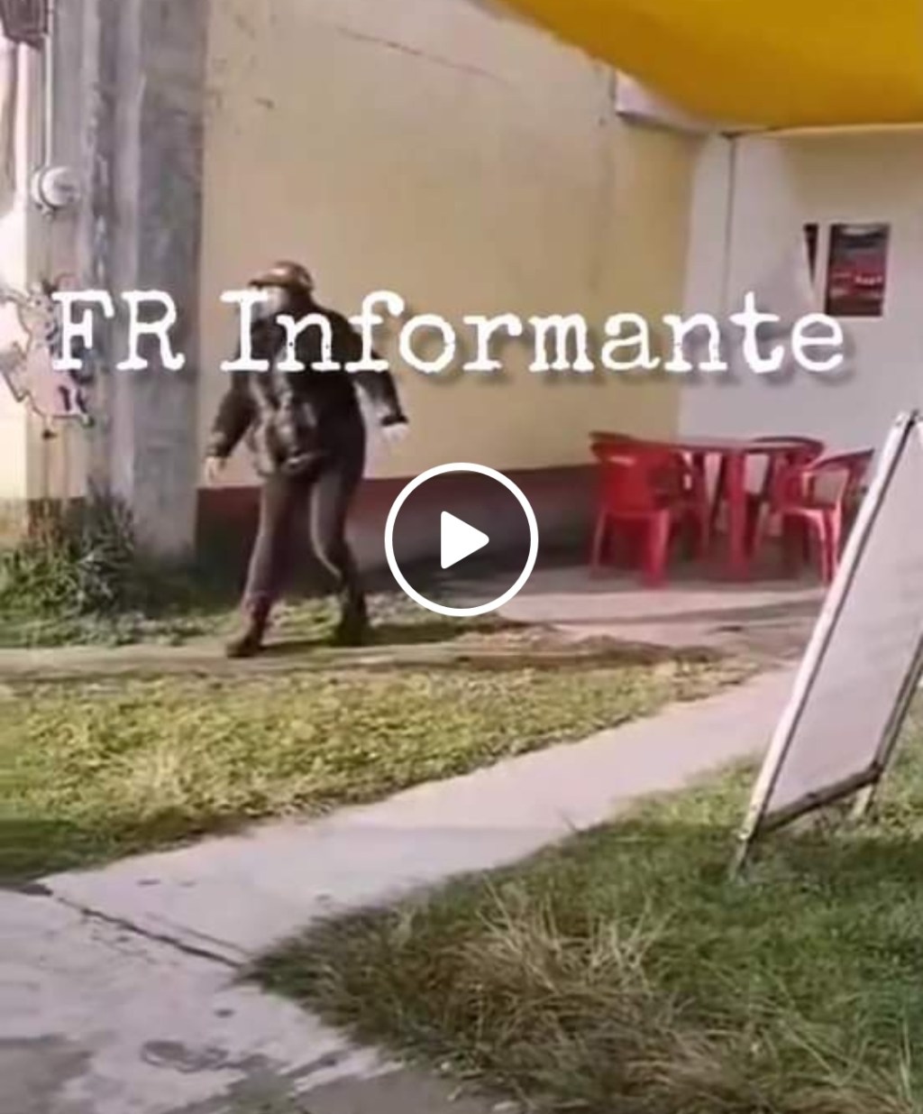 Mujer echa agua a vendedor de tamales por poner su silla en la banqueta frente a su negocio en&nbsp;#Toluca