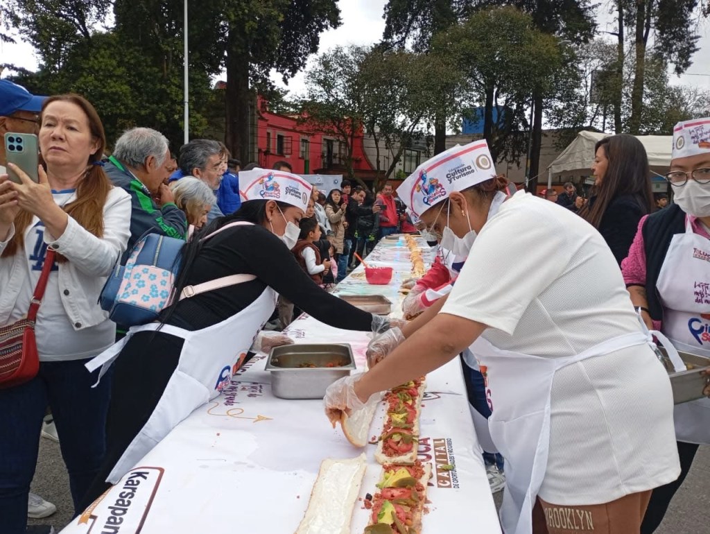 Entérate: Rompe récord #Toluca con la elaboración de la torta más grande del&nbsp;mundo