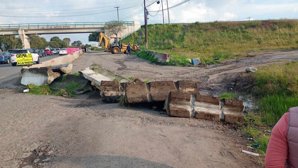 Les cierran paso a automovilistas que se brincaban la caseta del Dorado en la Toluca-Atlacomulco👇👇