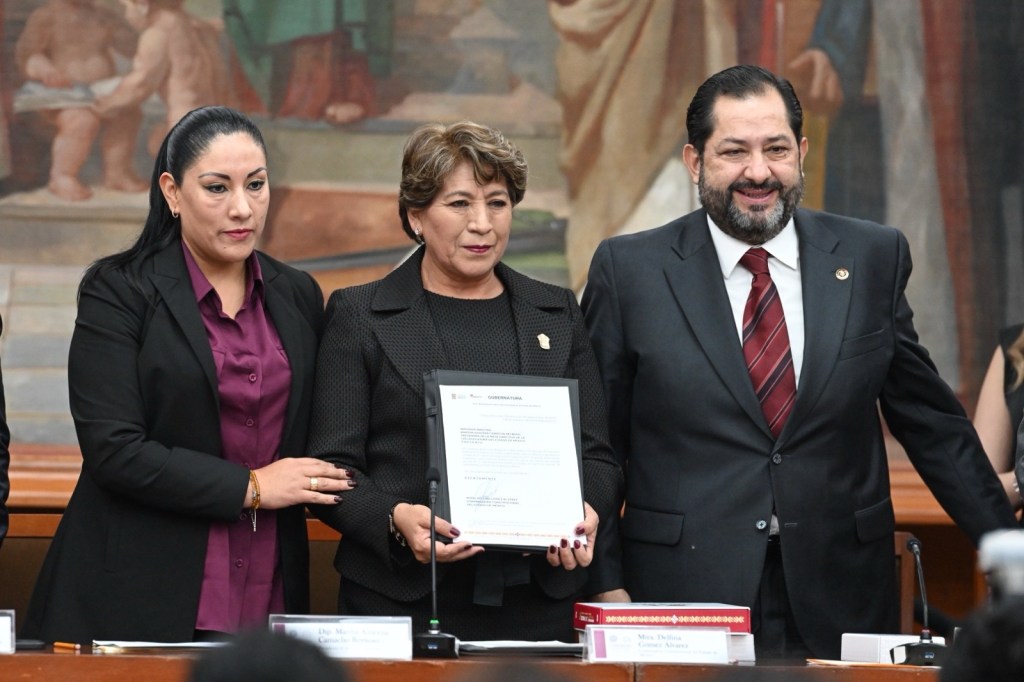 Reciben congresistas segundo informe de la gobernadora Delfina&nbsp;Gómez&nbsp;