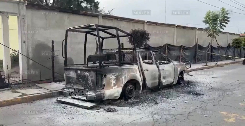 Queman patrulla frente a casa de la alcaldesa de Nextlalpan por liberar a un asaltante; policías les disparan y mat4n a un&nbsp;manifestante