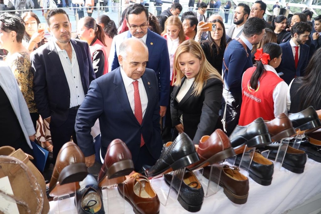 Ruta del Calzado de #SanMateoAtenco llega al Senado de la&nbsp;República