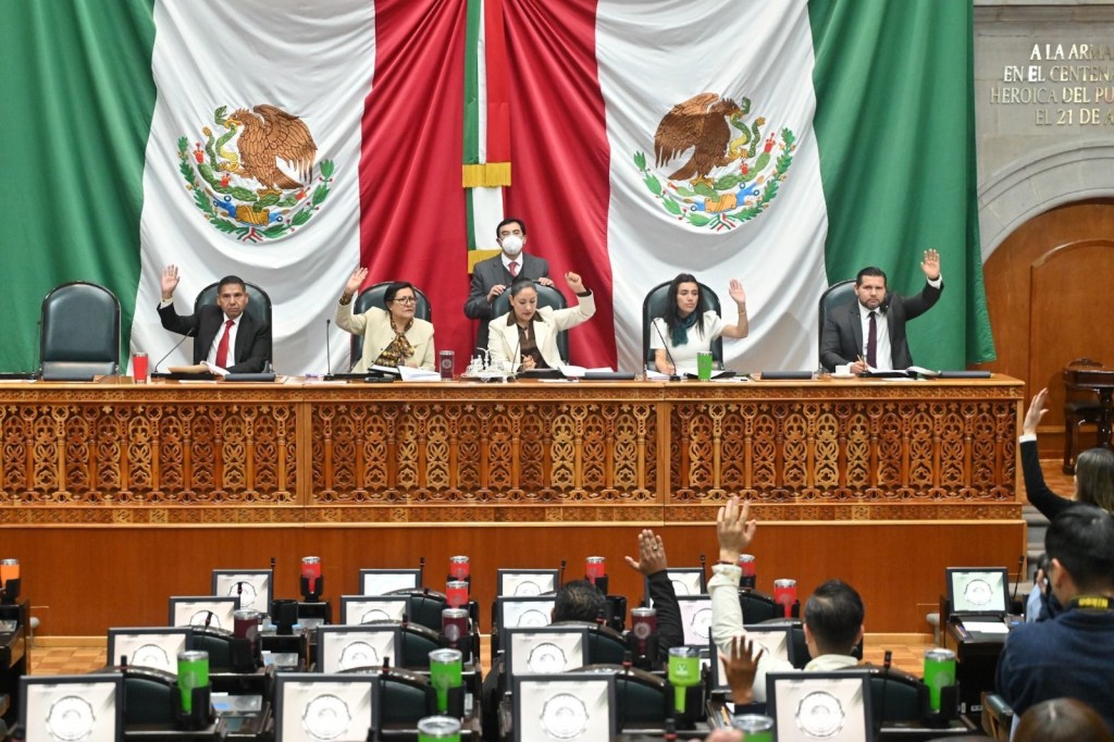 Aprueban en el #Congreso del #Edomex reforma para castigar a servidor públicos que manipulen sindicatos&nbsp;