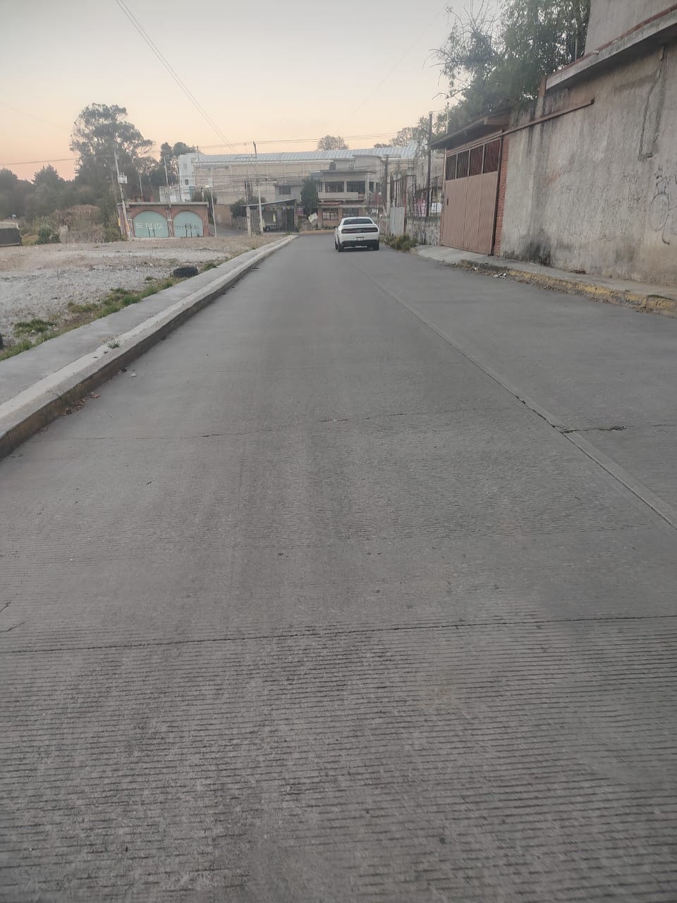 Abandonan vehículo con un cu3rp0 al interior en&nbsp;#Ocoyoacac