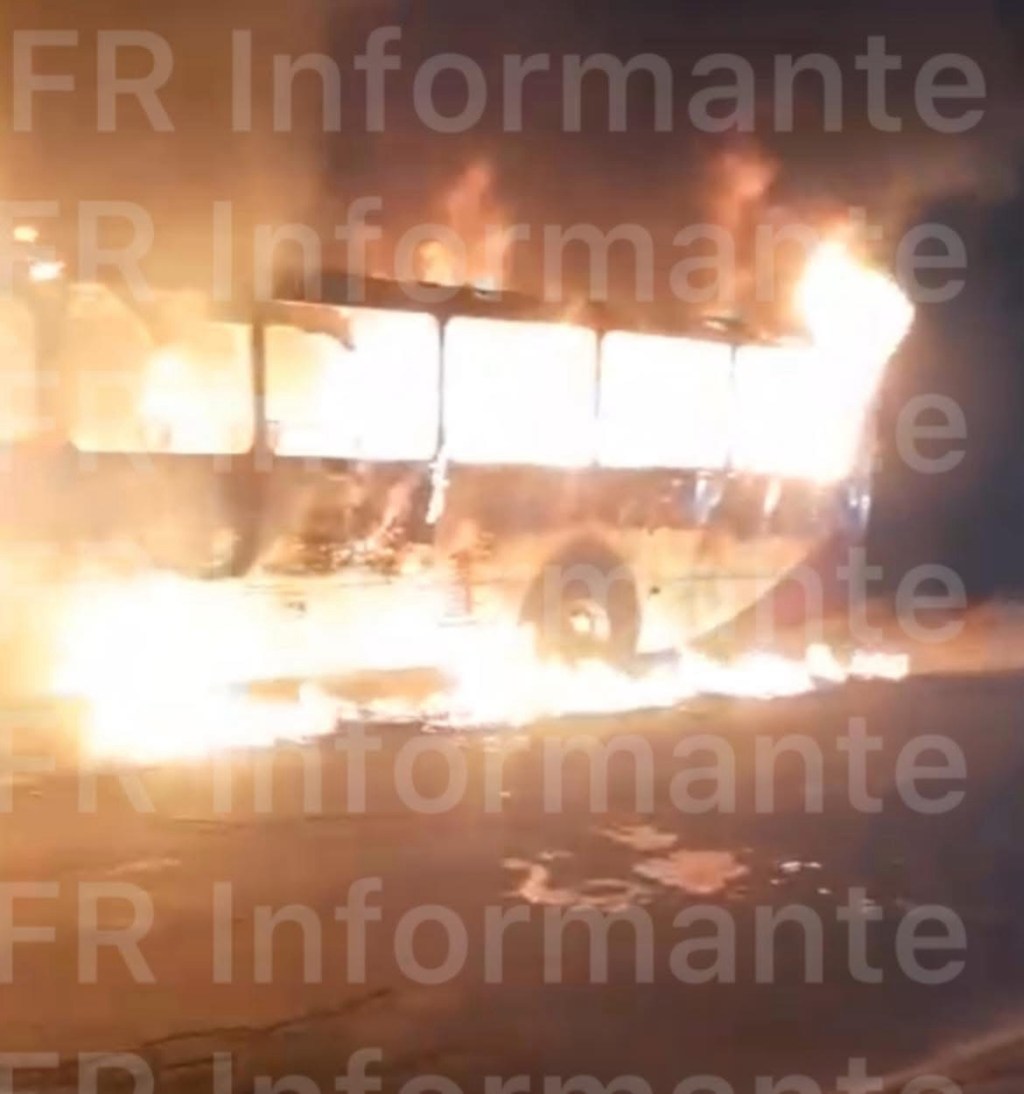 Incendian camión en Temoaya tras atropellar a una niña; testigos aseguran que fue un taxi que se dio a la&nbsp;fuga