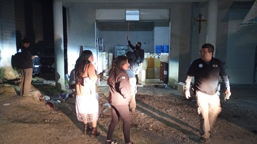 📲🚔 Aseguran bodega huachicolera en #AlmoloyadeJuárez; recuperan 185 contenedores con combustible