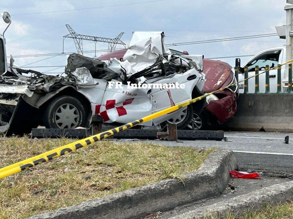 José quedó atrapado en su taxi luego de chocar contra un tráiler en la Lerma-Valle de&nbsp;Bravo