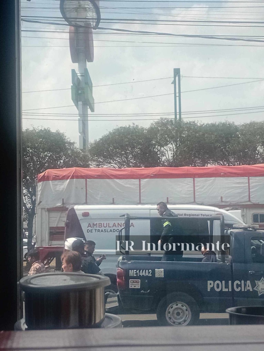 📲🚔Policía se avienta de motopatrulla para detener a motorratón tras robo de celular en&nbsp;Toluca