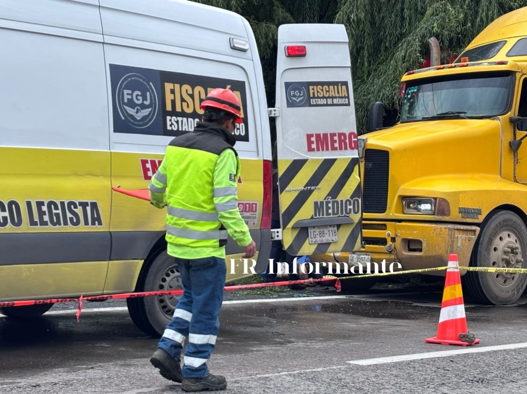 📲 #Galería: Se detuvo porque se descompuso su camión y mûri0 atropellado en la Toluca-Atlacomulco